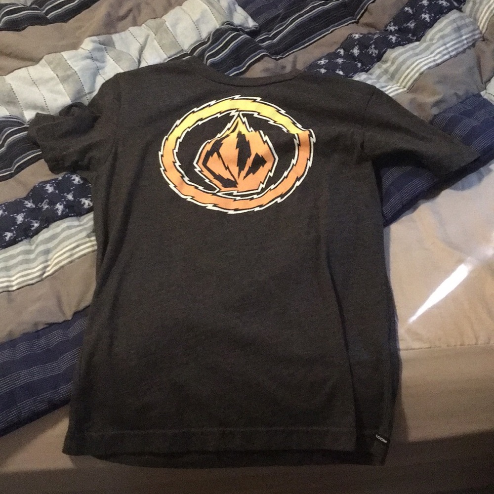 Gray Volcom shirt